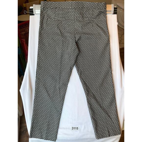 Amanda + Chelsea Women Slim Leg Formal Pants size 10,Black White Geometric Print - Picture 11 of 11